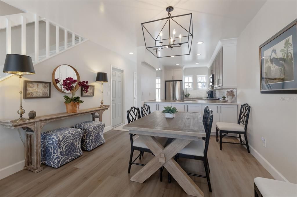 合同活跃: $2,500,000 (2 贝兹, 2 浴室, 1248 平方英尺)