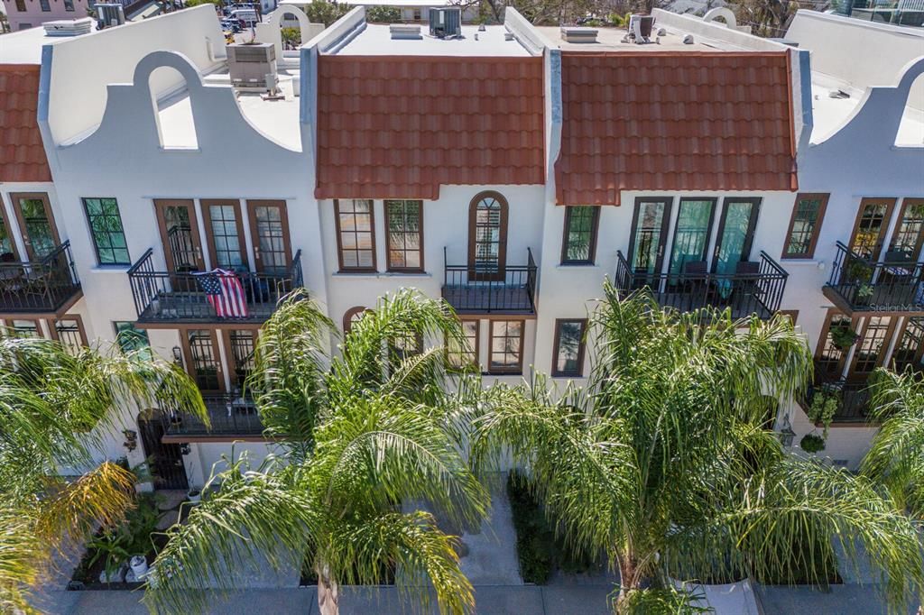 合同活跃: $2,500,000 (2 贝兹, 2 浴室, 1248 平方英尺)