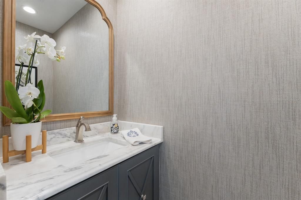 合同活跃: $2,500,000 (2 贝兹, 2 浴室, 1248 平方英尺)