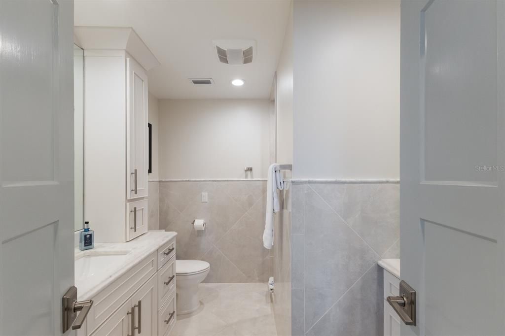 合同活跃: $2,500,000 (2 贝兹, 2 浴室, 1248 平方英尺)