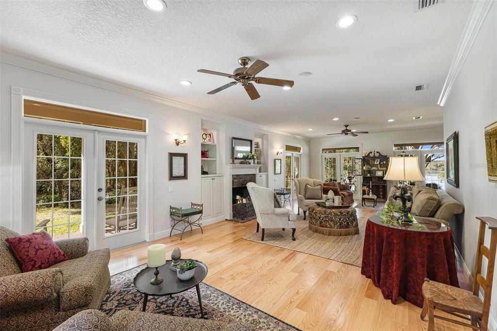 For Sale: $1,280,000 (6 beds, 4 baths, 3465 Square Feet)