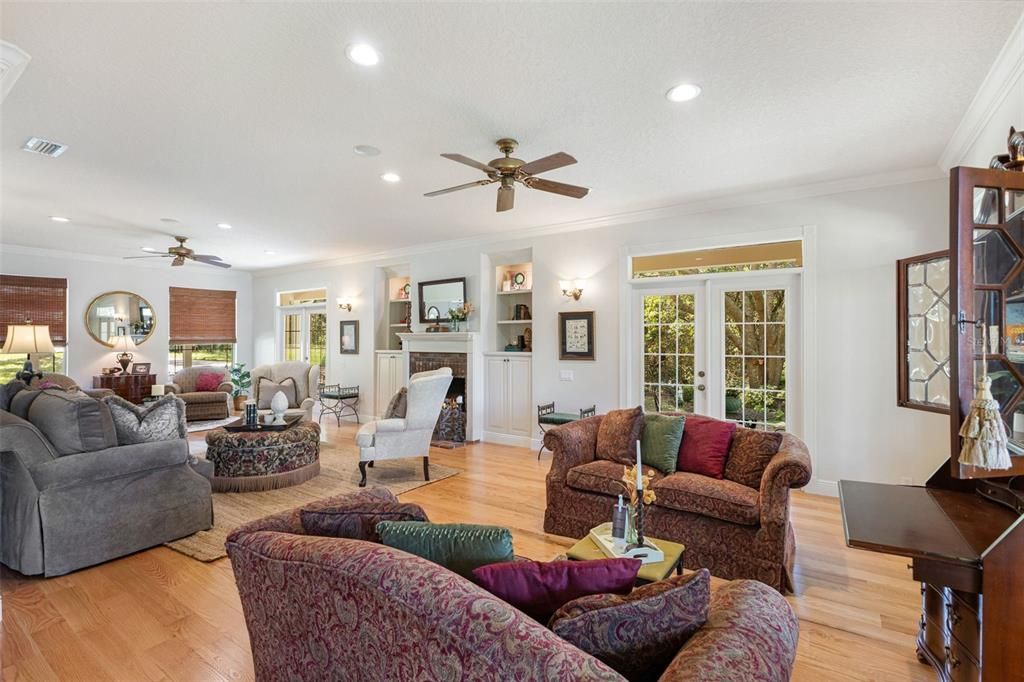 For Sale: $1,280,000 (6 beds, 4 baths, 3465 Square Feet)