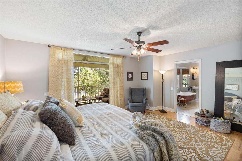 For Sale: $1,280,000 (6 beds, 4 baths, 3465 Square Feet)