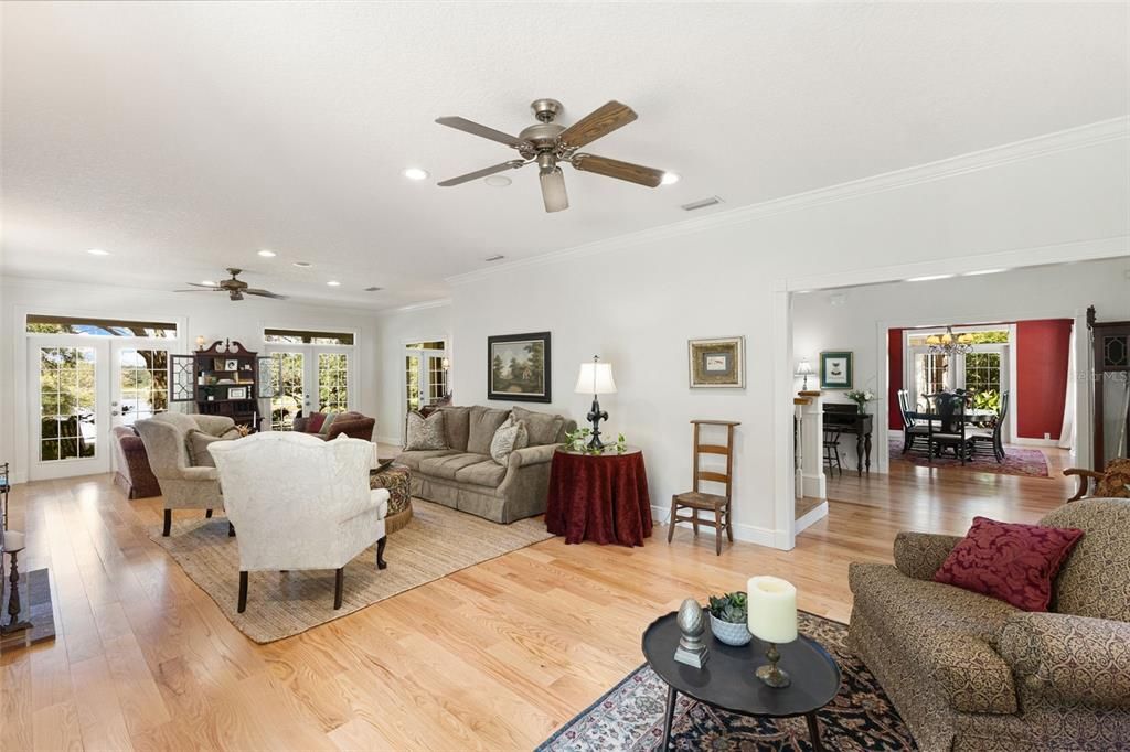 For Sale: $1,280,000 (6 beds, 4 baths, 3465 Square Feet)