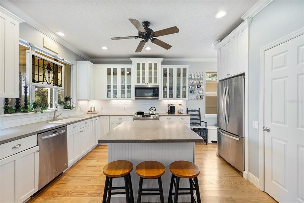 For Sale: $1,280,000 (6 beds, 4 baths, 3465 Square Feet)