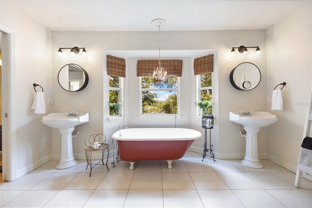 For Sale: $1,280,000 (6 beds, 4 baths, 3465 Square Feet)