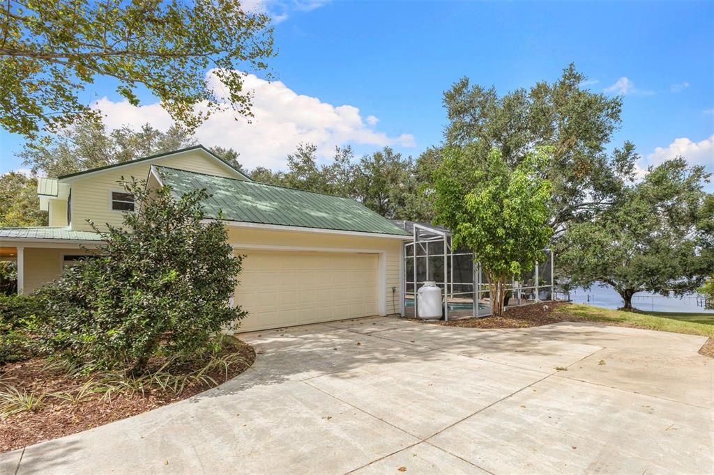 For Sale: $1,280,000 (6 beds, 4 baths, 3465 Square Feet)