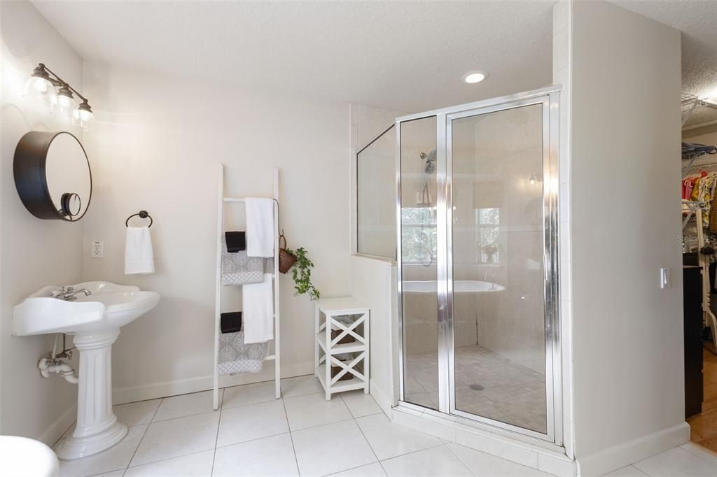 For Sale: $1,280,000 (6 beds, 4 baths, 3465 Square Feet)