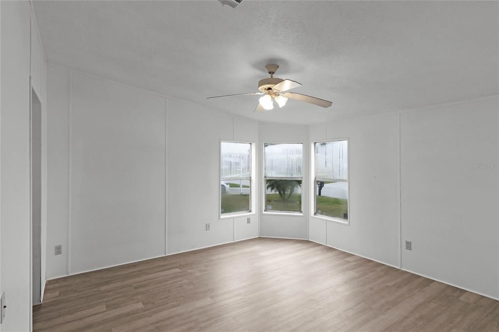 Active With Contract: $200,000 (3 beds, 2 baths, 1647 Square Feet)