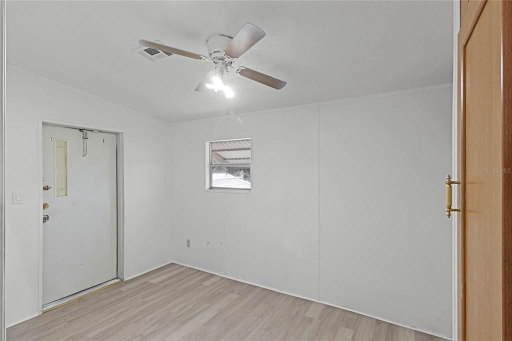 Active With Contract: $200,000 (3 beds, 2 baths, 1647 Square Feet)