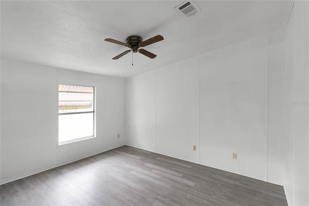 Active With Contract: $200,000 (3 beds, 2 baths, 1647 Square Feet)