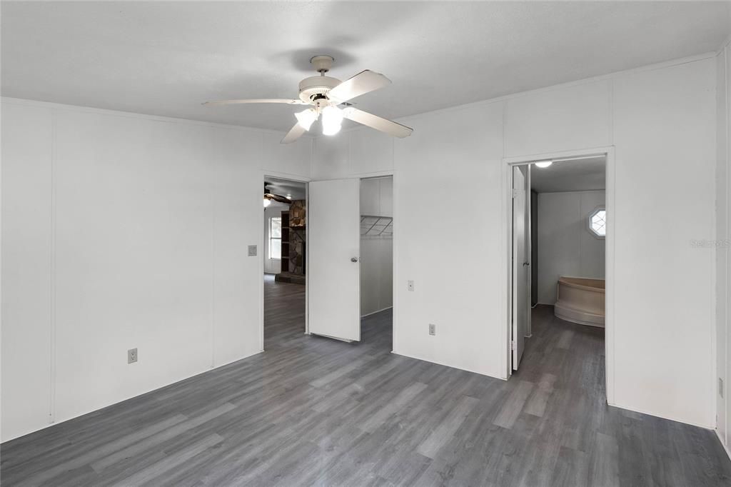 Active With Contract: $200,000 (3 beds, 2 baths, 1647 Square Feet)