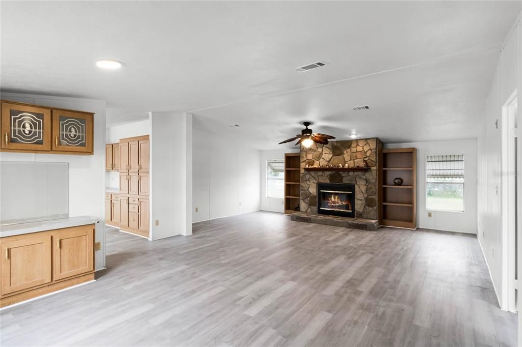 Active With Contract: $200,000 (3 beds, 2 baths, 1647 Square Feet)