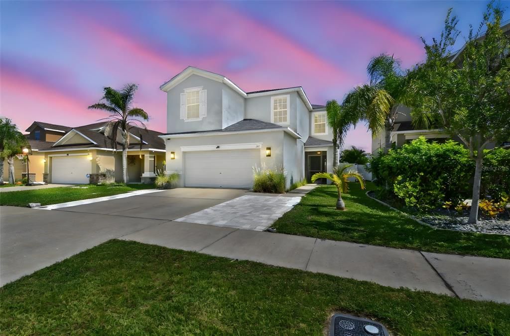 合同活跃: $485,000 (5 贝兹, 2 浴室, 2832 平方英尺)