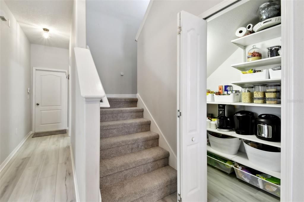 合同活跃: $485,000 (5 贝兹, 2 浴室, 2832 平方英尺)