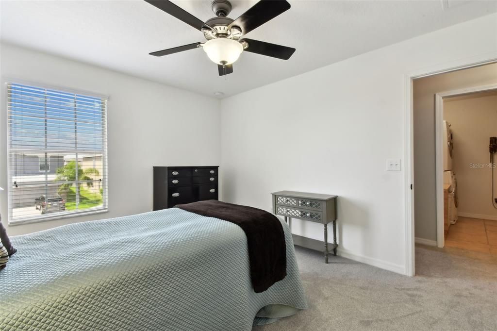 合同活跃: $485,000 (5 贝兹, 2 浴室, 2832 平方英尺)