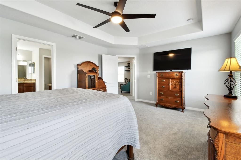 合同活跃: $485,000 (5 贝兹, 2 浴室, 2832 平方英尺)