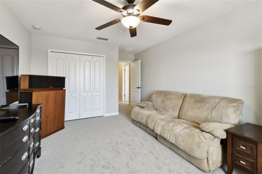 合同活跃: $485,000 (5 贝兹, 2 浴室, 2832 平方英尺)