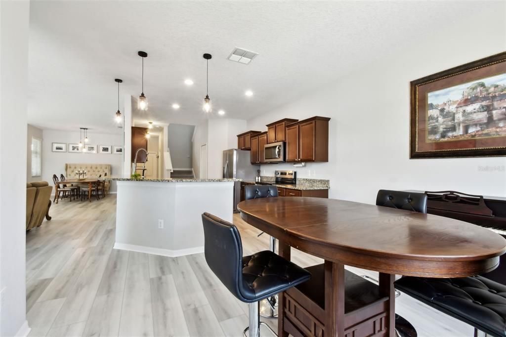 合同活跃: $485,000 (5 贝兹, 2 浴室, 2832 平方英尺)