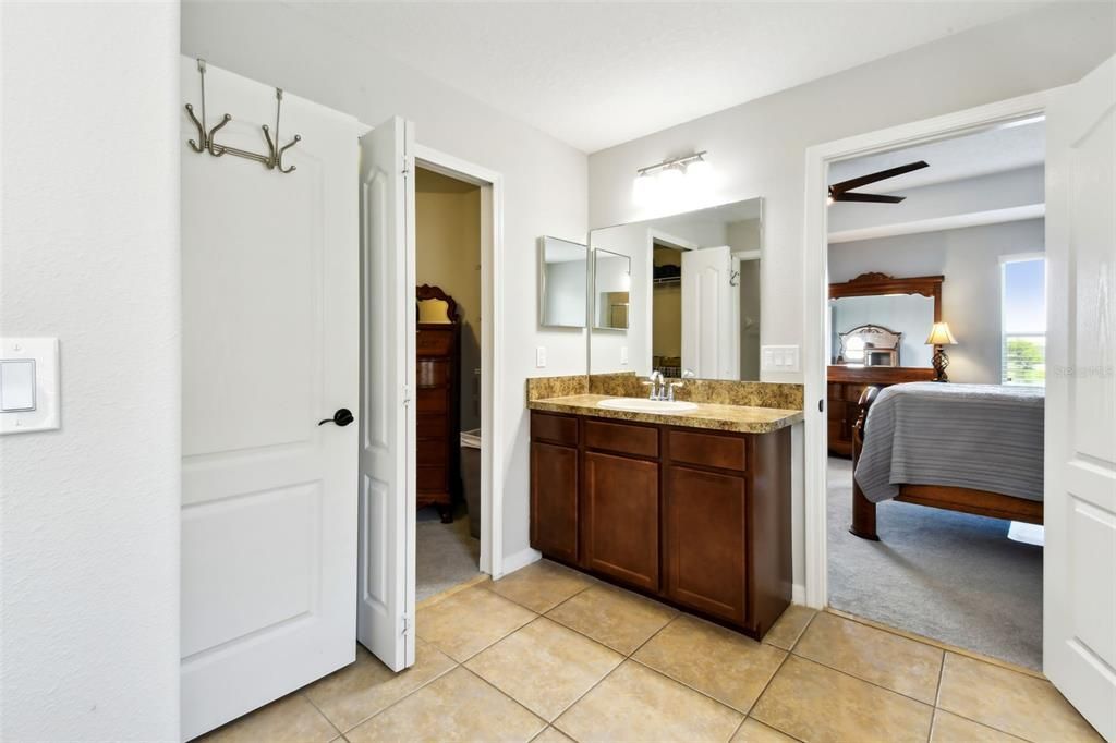 合同活跃: $485,000 (5 贝兹, 2 浴室, 2832 平方英尺)