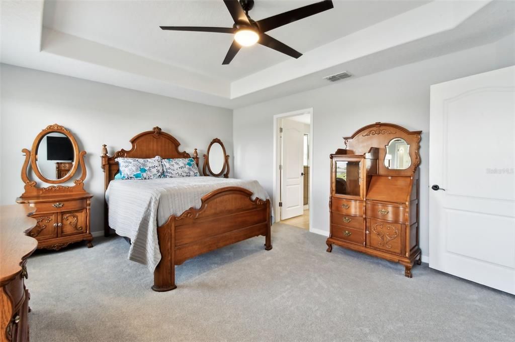 合同活跃: $485,000 (5 贝兹, 2 浴室, 2832 平方英尺)