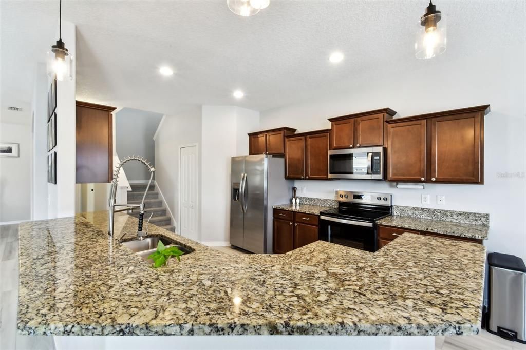 合同活跃: $485,000 (5 贝兹, 2 浴室, 2832 平方英尺)