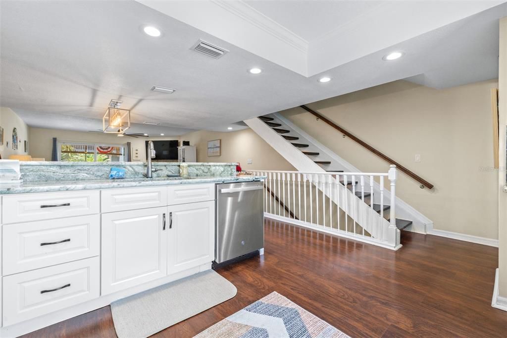 На продажу: $449,900 (2 спален, 2 ванн, 1600 Квадратных фут)