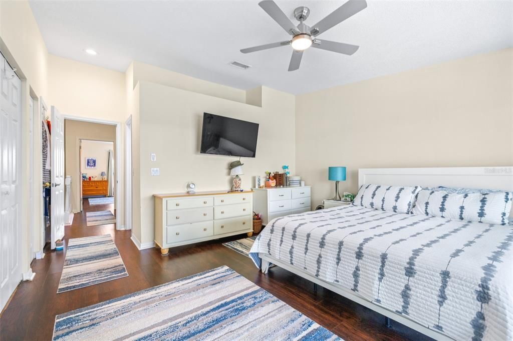 На продажу: $449,900 (2 спален, 2 ванн, 1600 Квадратных фут)