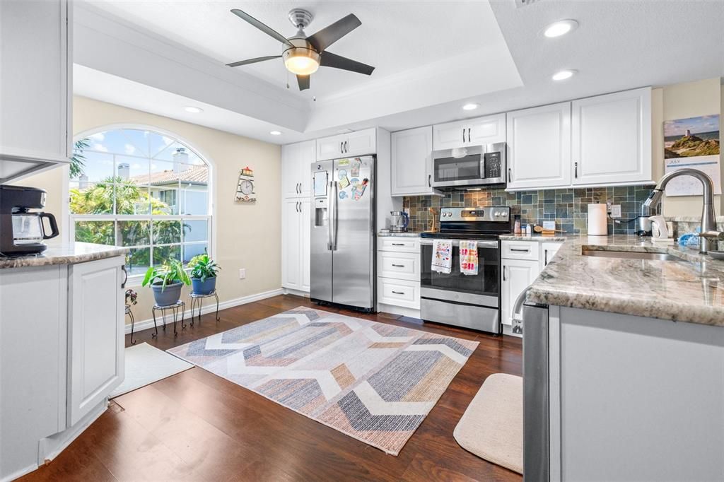 На продажу: $449,900 (2 спален, 2 ванн, 1600 Квадратных фут)