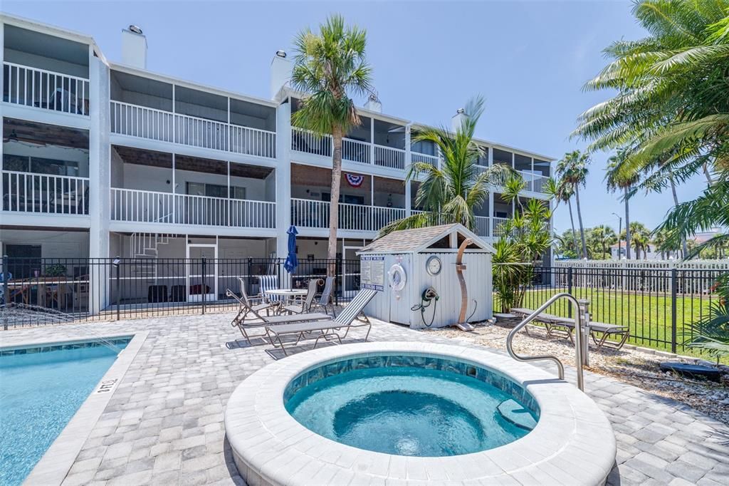 На продажу: $449,900 (2 спален, 2 ванн, 1600 Квадратных фут)