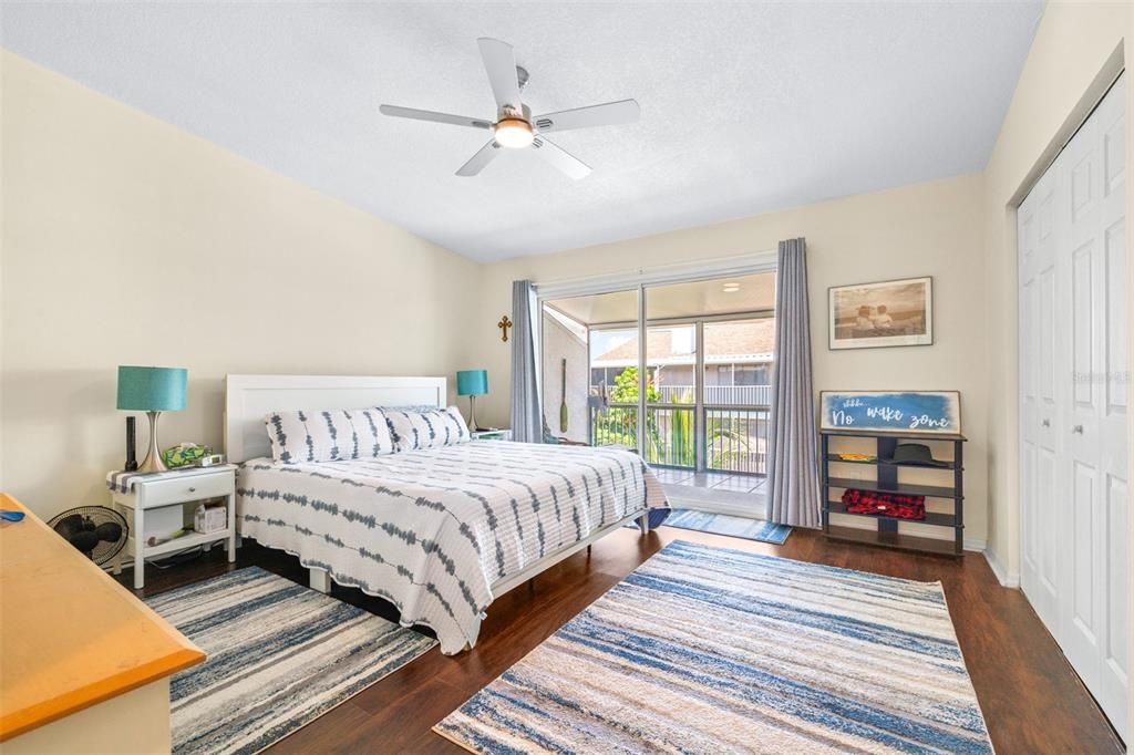 На продажу: $449,900 (2 спален, 2 ванн, 1600 Квадратных фут)