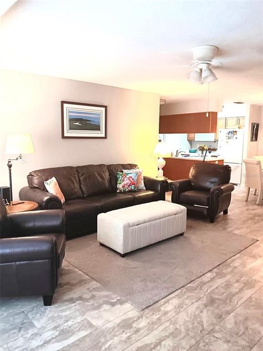 待售: $165,000 (2 贝兹, 2 浴室, 1056 平方英尺)