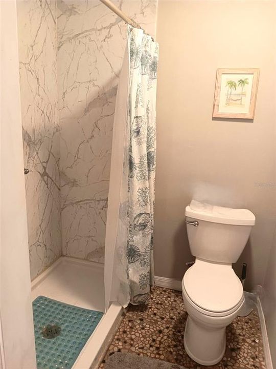 待售: $165,000 (2 贝兹, 2 浴室, 1056 平方英尺)