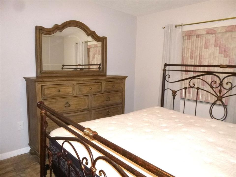 待售: $165,000 (2 贝兹, 2 浴室, 1056 平方英尺)