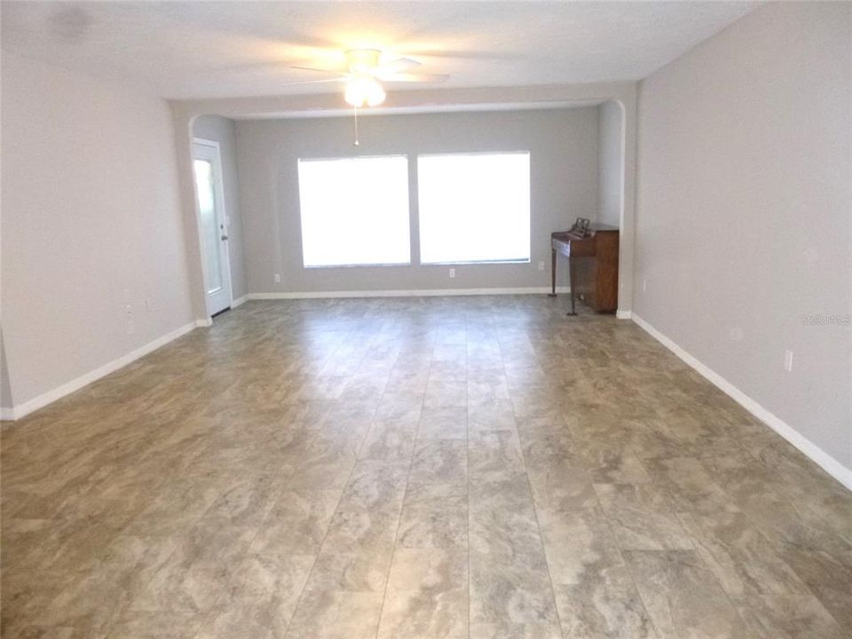 待售: $165,000 (2 贝兹, 2 浴室, 1056 平方英尺)