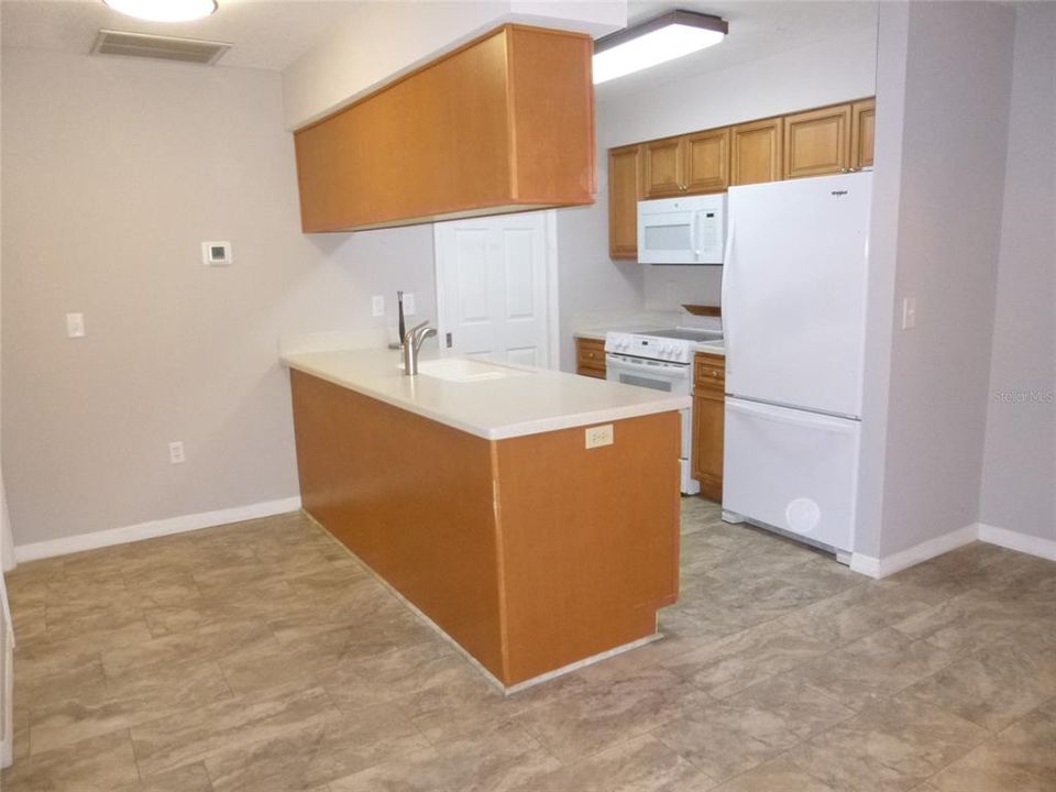 待售: $165,000 (2 贝兹, 2 浴室, 1056 平方英尺)