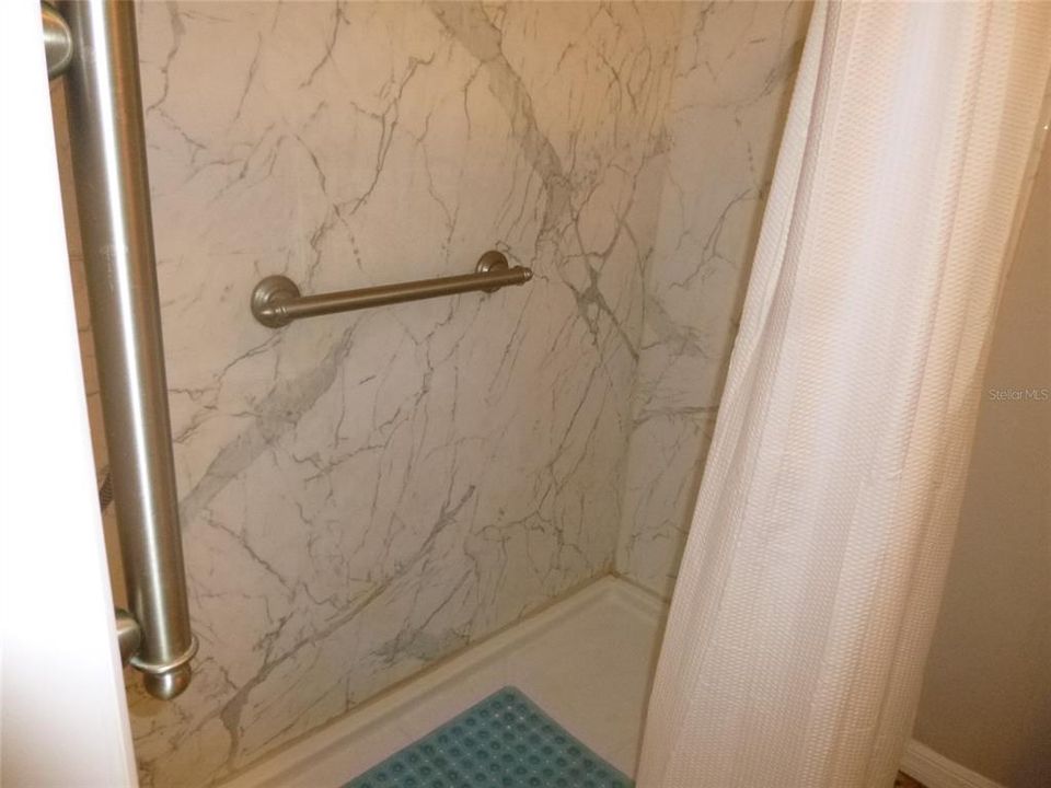 待售: $165,000 (2 贝兹, 2 浴室, 1056 平方英尺)