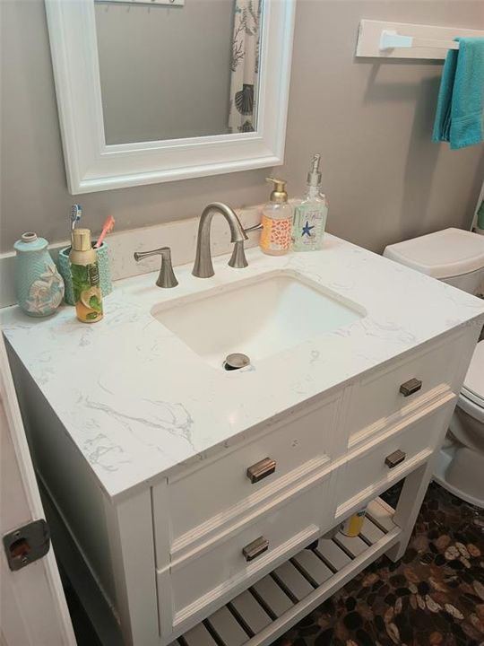 待售: $165,000 (2 贝兹, 2 浴室, 1056 平方英尺)