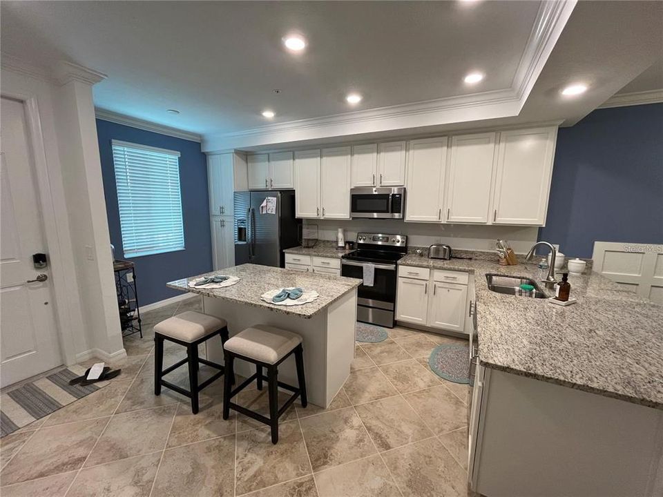 For Rent: $4,000 (2 beds, 2 baths, 1194 Square Feet)