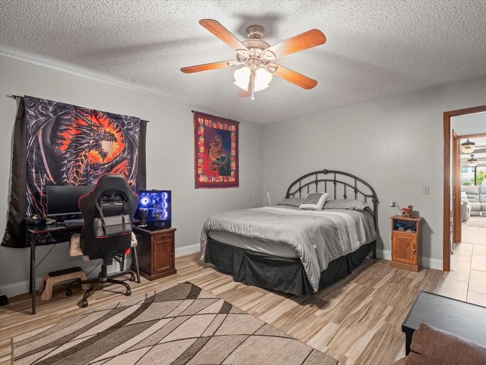 待售: $750,000 (5 贝兹, 4 浴室, 1751 平方英尺)