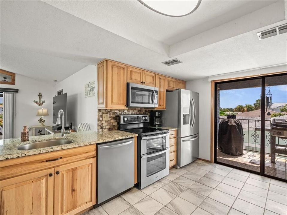 待售: $750,000 (5 贝兹, 4 浴室, 1751 平方英尺)