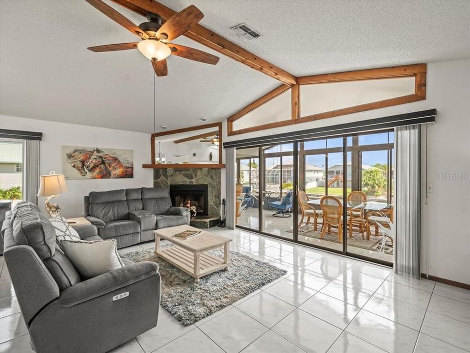 待售: $750,000 (5 贝兹, 4 浴室, 1751 平方英尺)