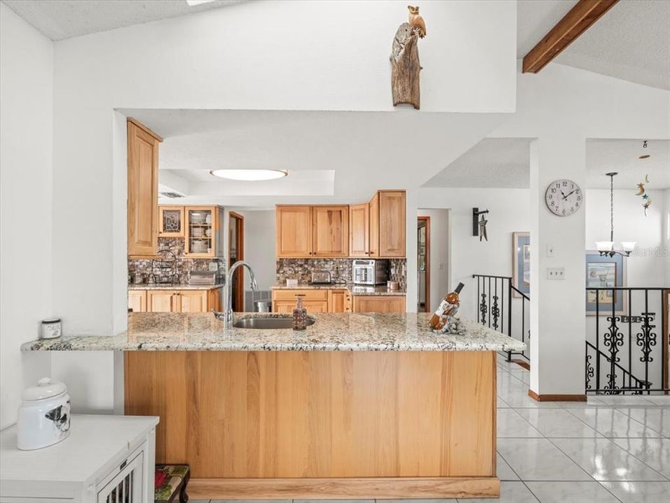 待售: $750,000 (5 贝兹, 4 浴室, 1751 平方英尺)