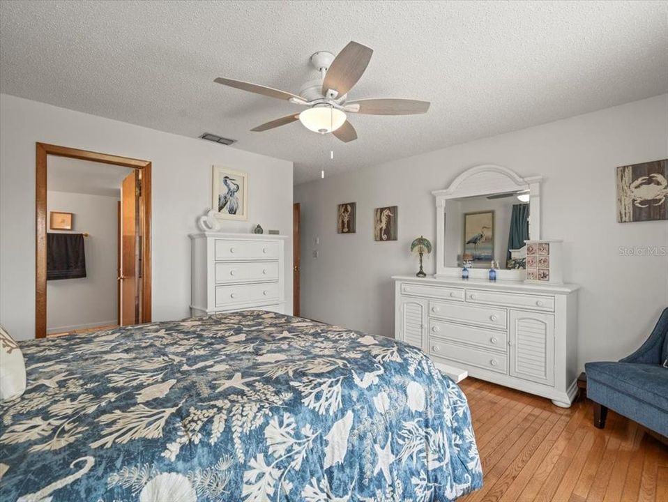 待售: $750,000 (5 贝兹, 4 浴室, 1751 平方英尺)