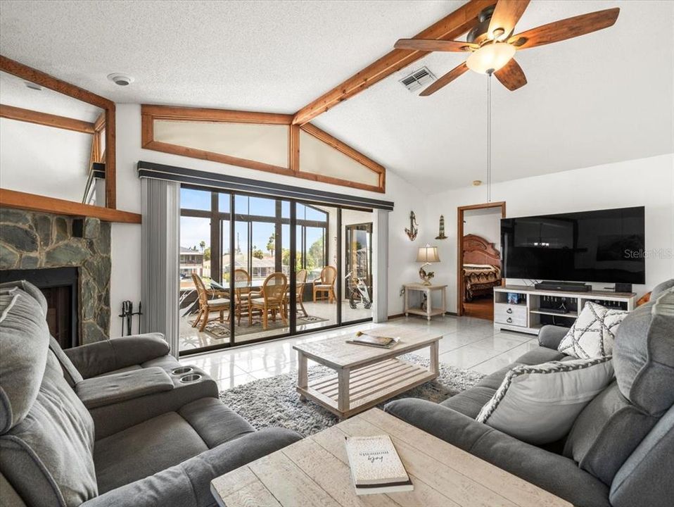 待售: $750,000 (5 贝兹, 4 浴室, 1751 平方英尺)