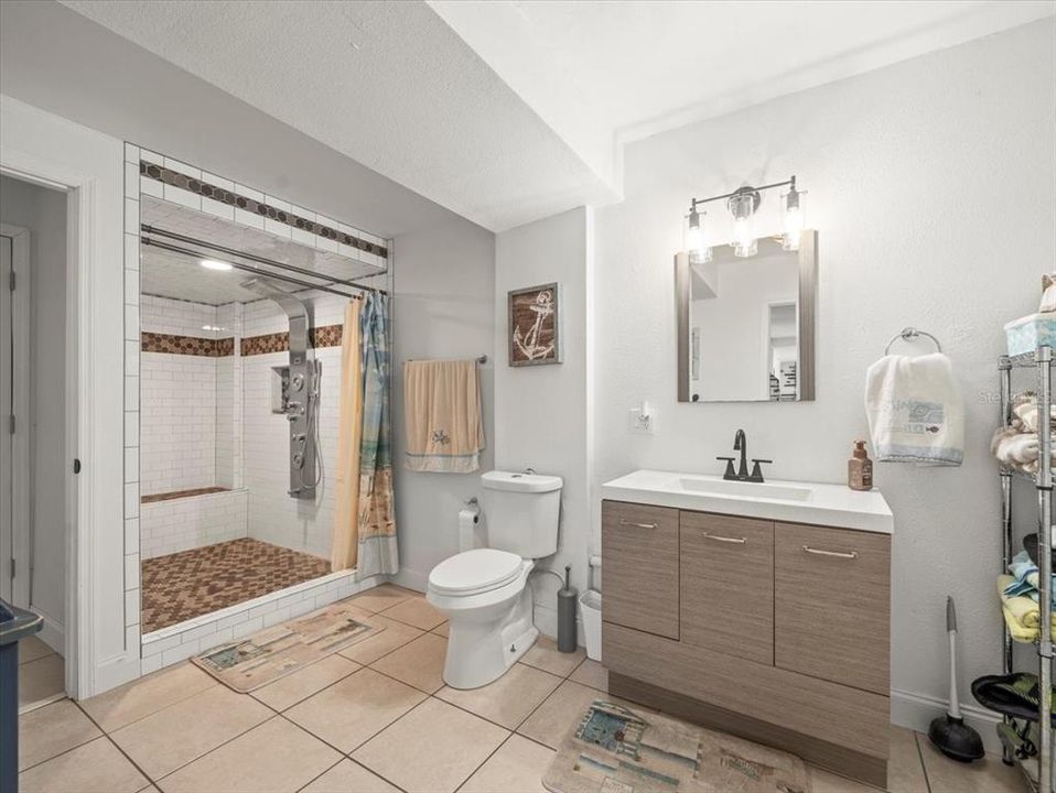 待售: $750,000 (5 贝兹, 4 浴室, 1751 平方英尺)