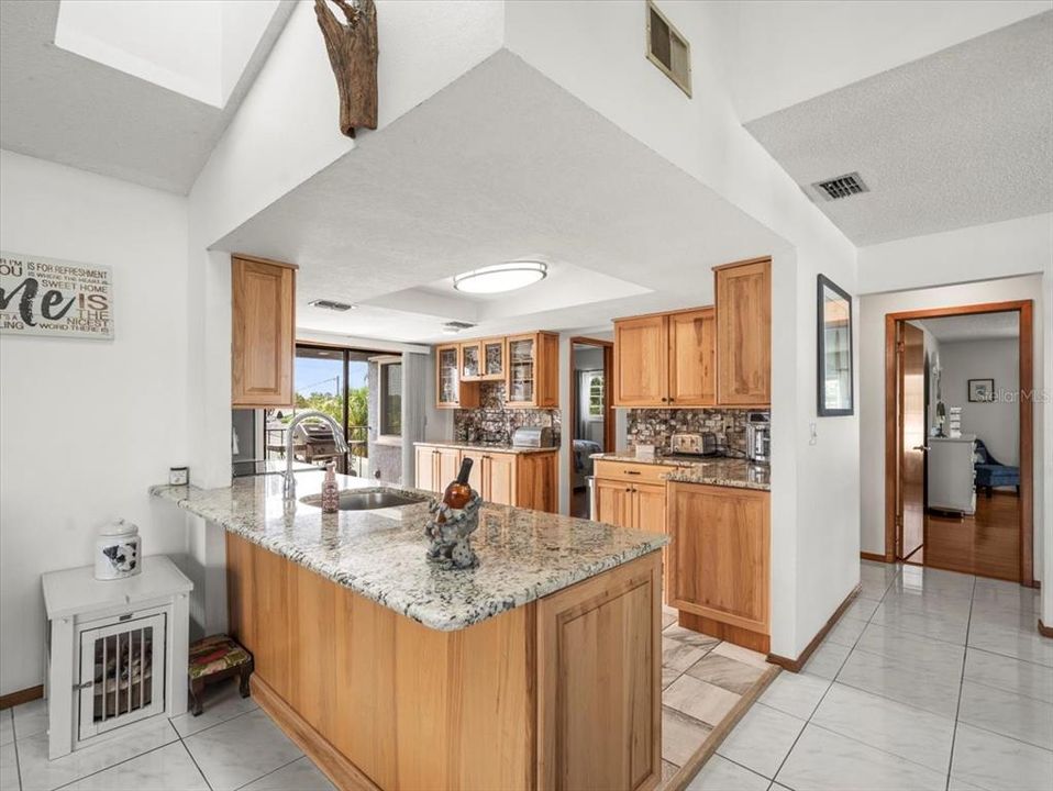 待售: $750,000 (5 贝兹, 4 浴室, 1751 平方英尺)