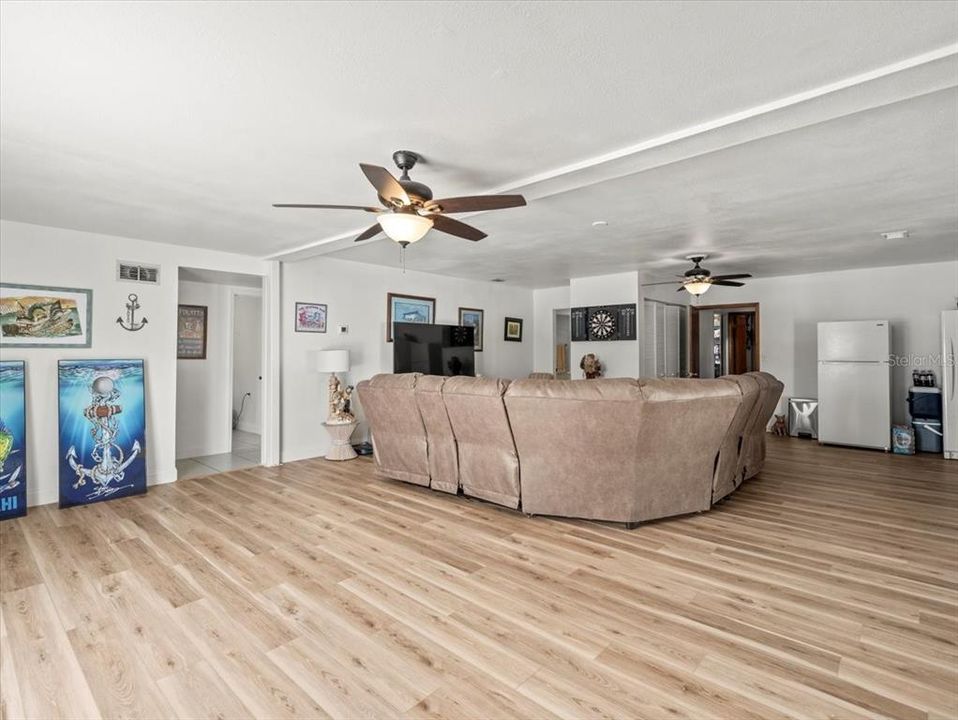 待售: $750,000 (5 贝兹, 4 浴室, 1751 平方英尺)