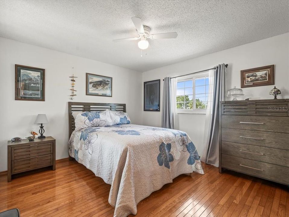 待售: $750,000 (5 贝兹, 4 浴室, 1751 平方英尺)