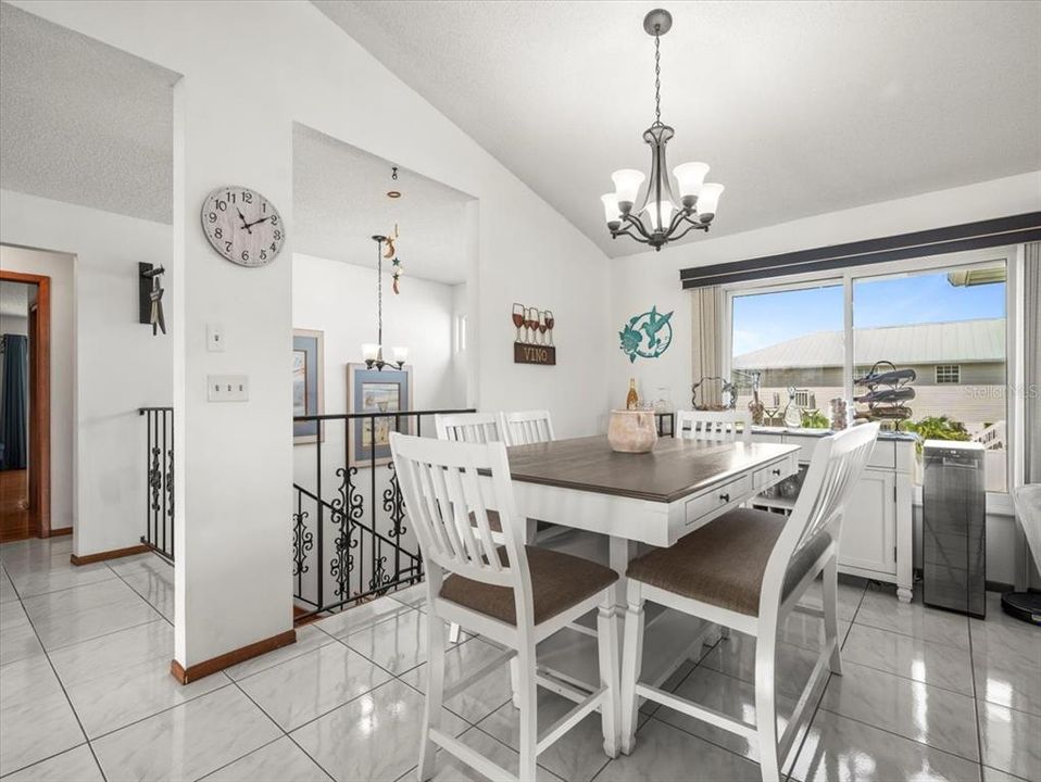 待售: $750,000 (5 贝兹, 4 浴室, 1751 平方英尺)